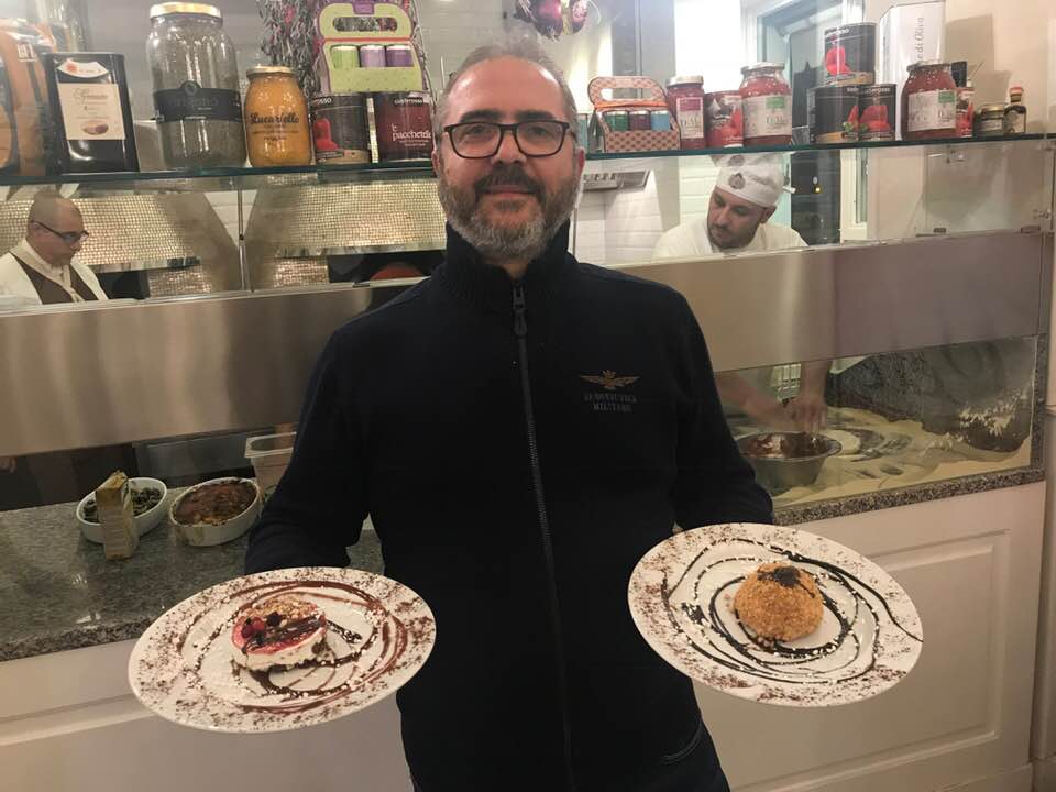 Pizzeria Oro Bianco Espedito marino con i suoi semifreddi