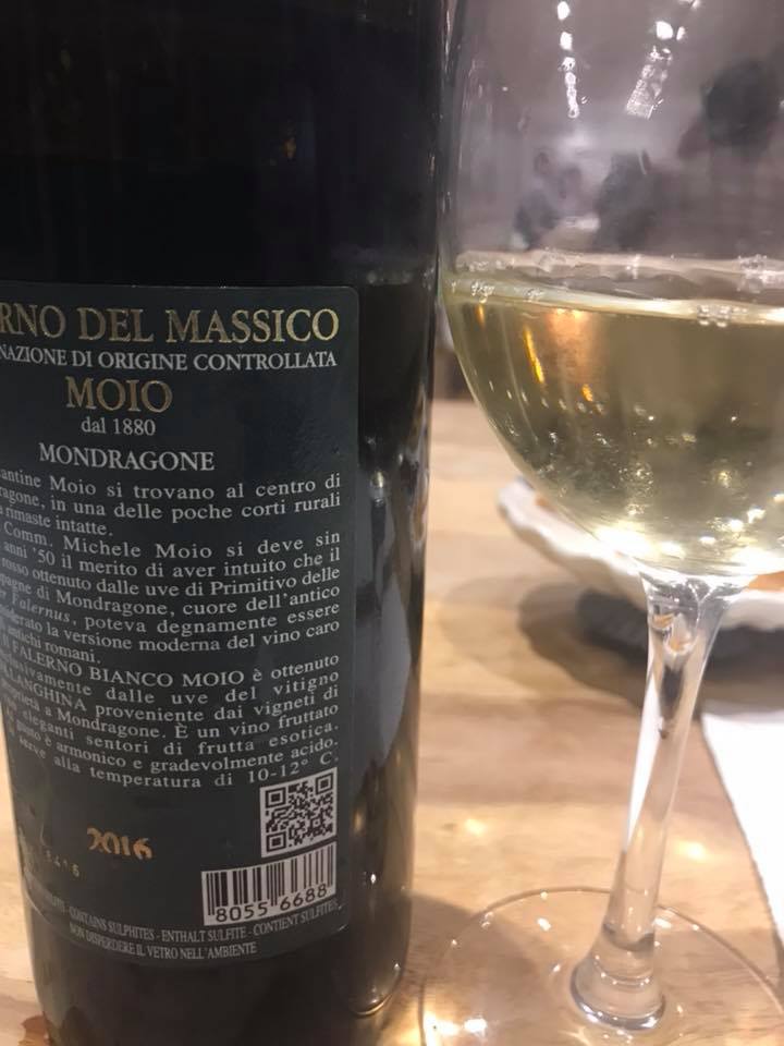 Nettuno Lounge Beach a Torre Annunziata, vino