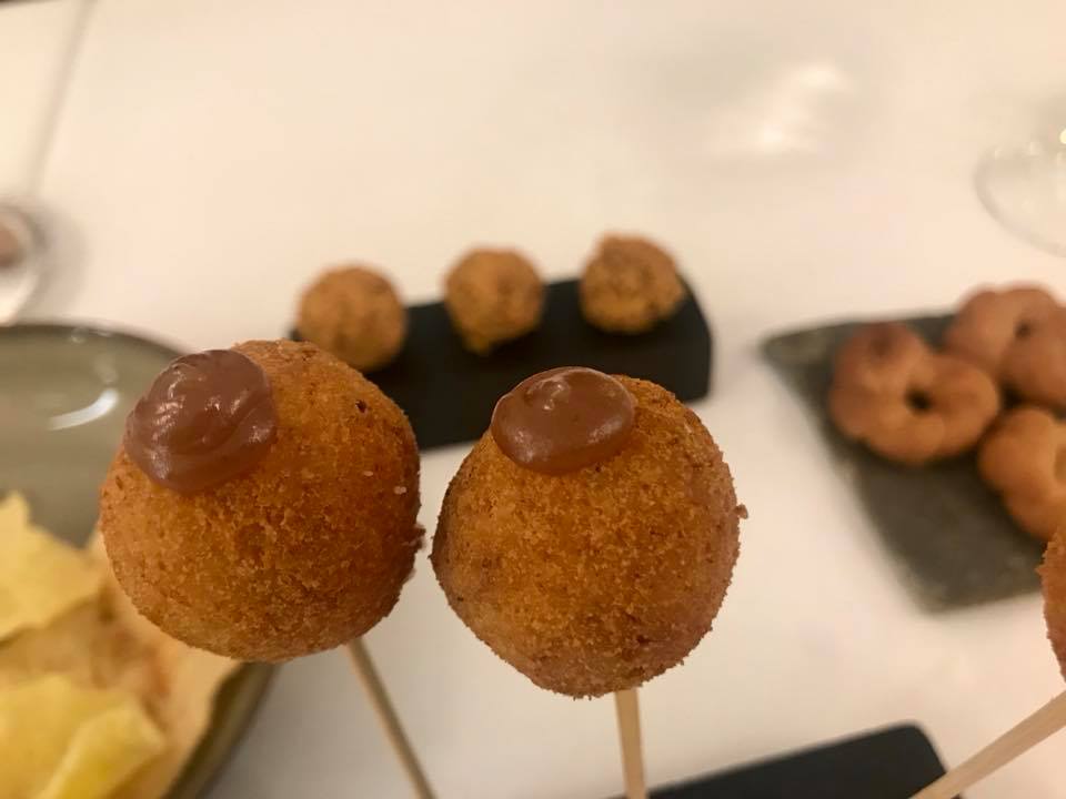 Piazzetta Milu', amuse bouche - bon bon di provolone de monaco, taralli, roche' di fegatini