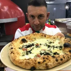 Agorini Pizzeria Gourmet Salvatore Impero pizza maialino nero