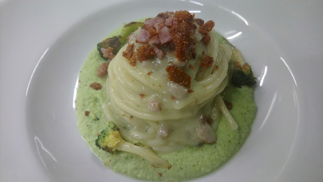 Casale Rufini - Spaghettone, cremoso di broccolo, salsiccia locale, pecorino chiodetti e pane croccante all'olio evo locale