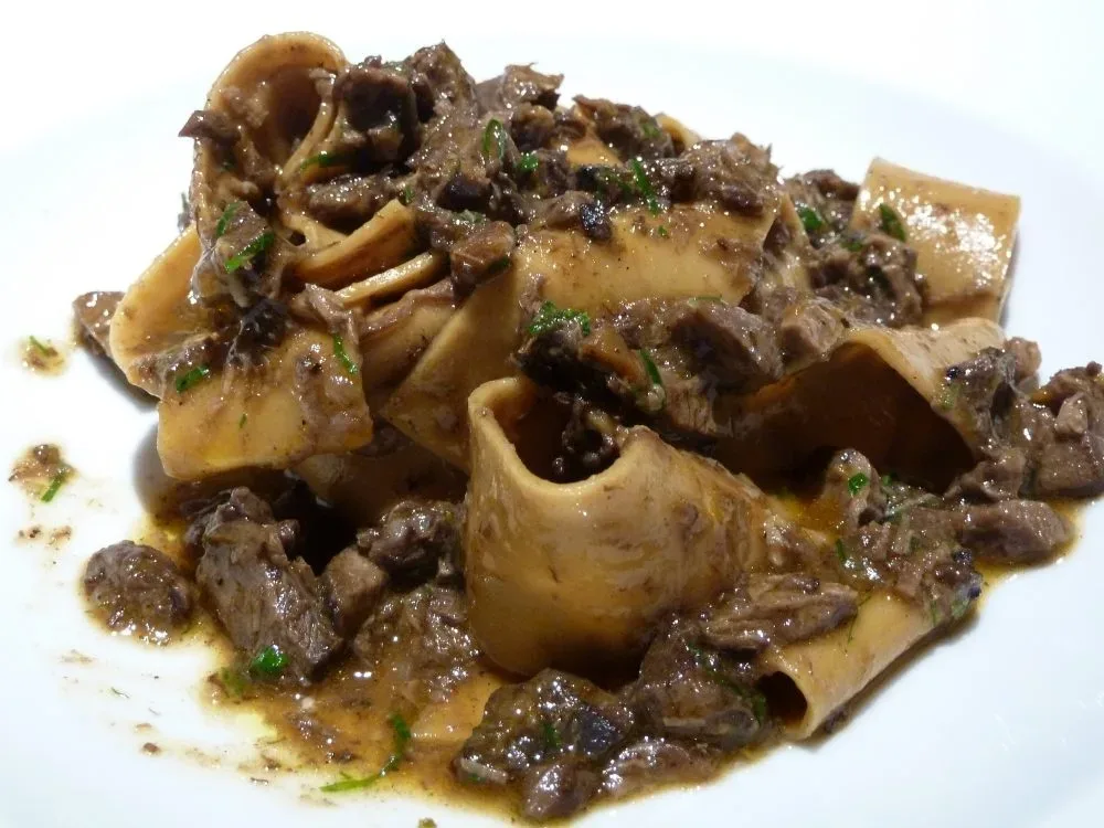 Davide Canella, cacciagione e pappardelle, dalle crete senesi il piatto dei ricordi e del cuore, fuori quota