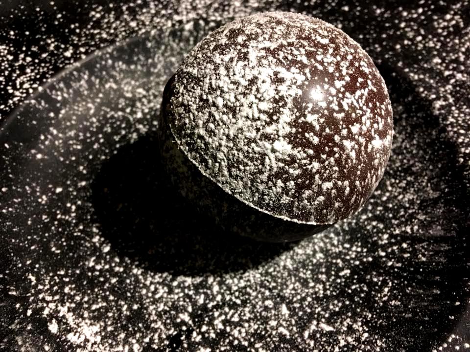 Giappo, La sfera di Cioccolato, Gelato allo Zenzero, Caramello & Fragole