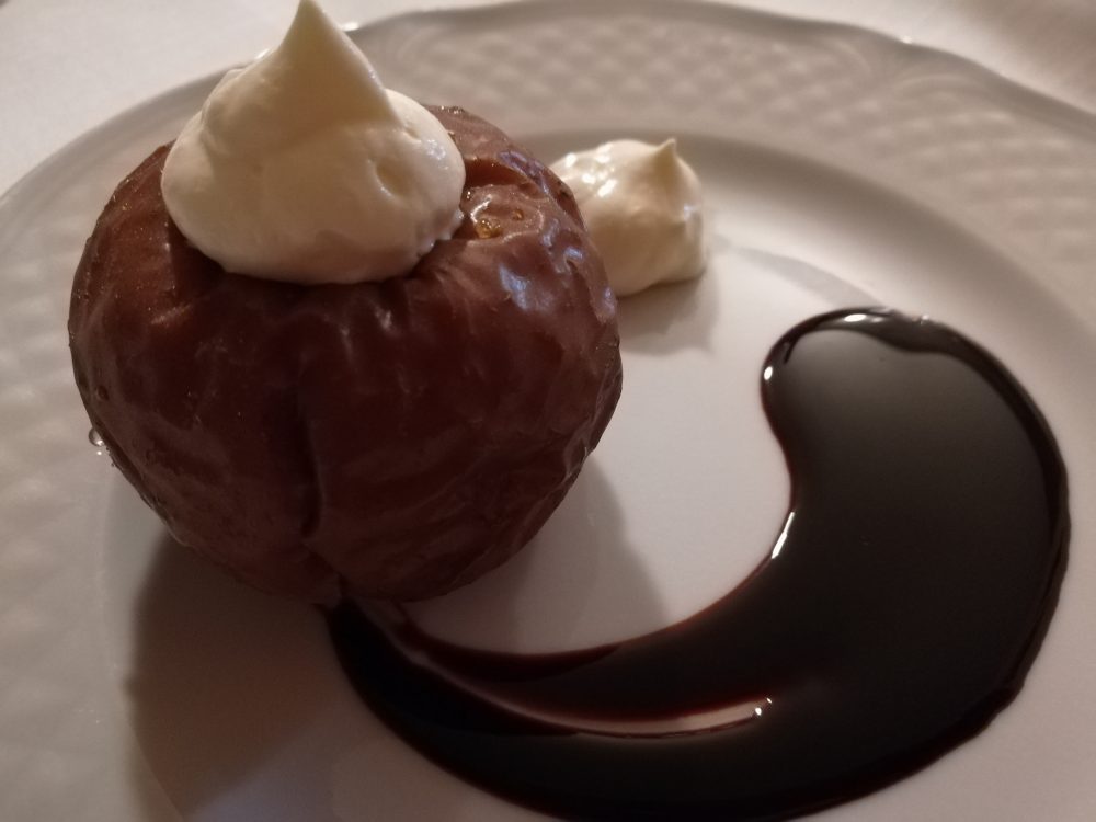 Le Fontanelle - La Mela Annurca cotta con crema e cioccolato