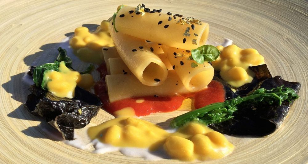 Napoli a Spasso – Candele Spezzate di Gragnano al Ragu' Napoletano, Peperoni Arrosto e Zolfini di Arcangelo Fiorillo