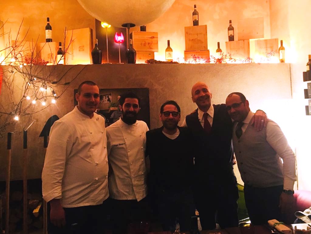 Osteria al paese - nuova squadra da sx Gianluca Attianese, Angelo Borghese, il titolare Luca Ingenito, Matteo Russo e il direttore Luigi Sasso