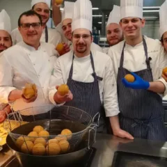 Paolo Barrale con le arancine e la sua brigata
