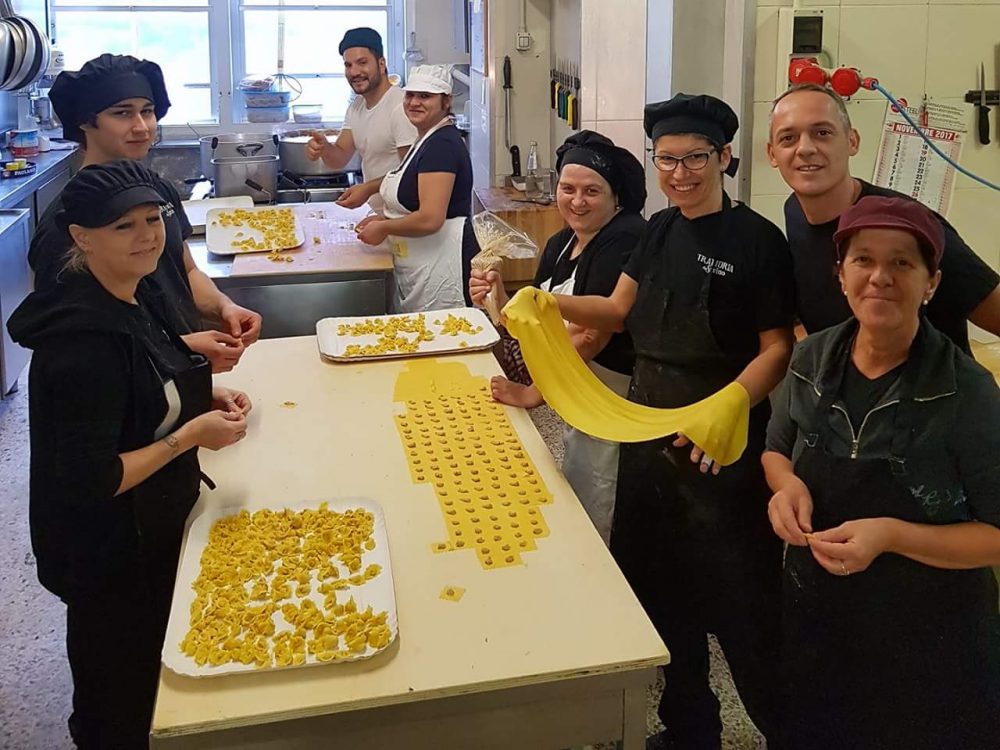 Trattoria da Savino - cucina a tirare la pasta