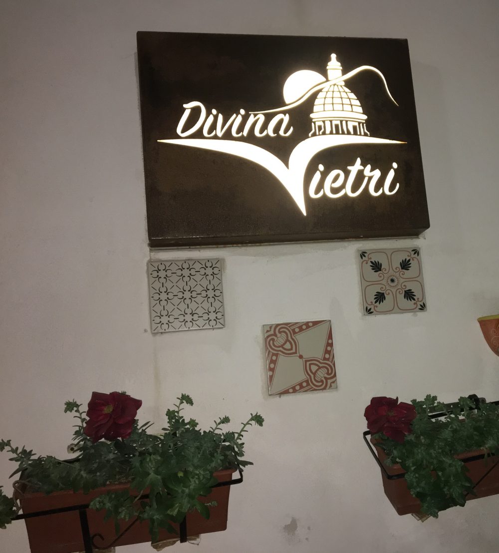 Divina Vietri - Esterno