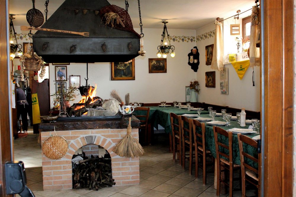 Le Campestre – la sala con il camino