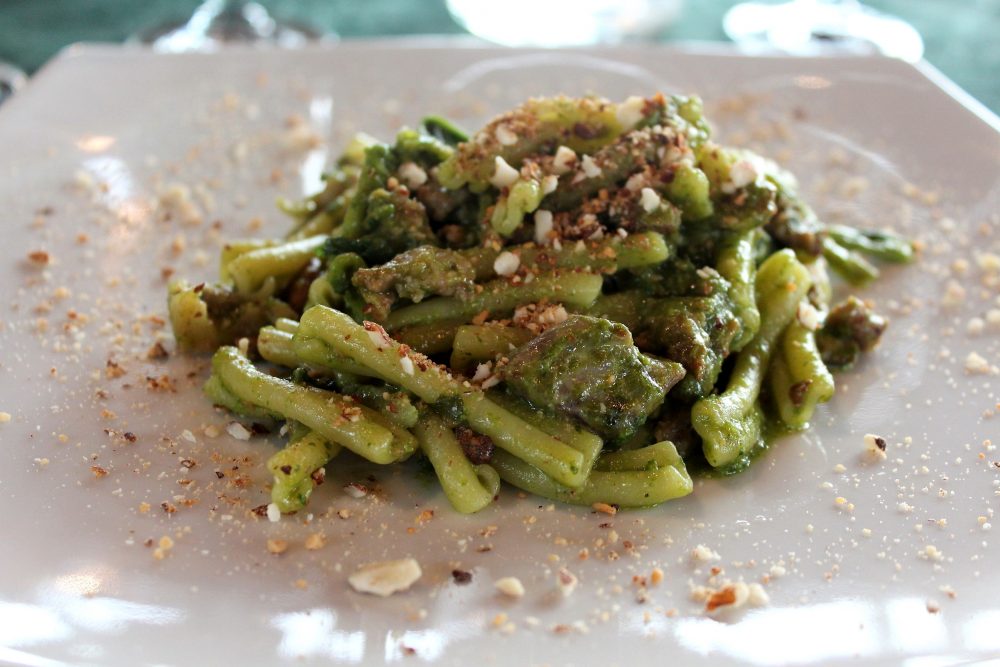 Le Campestre – casarecce con broccoli e pasta di salsiccia, con mandorle tostate