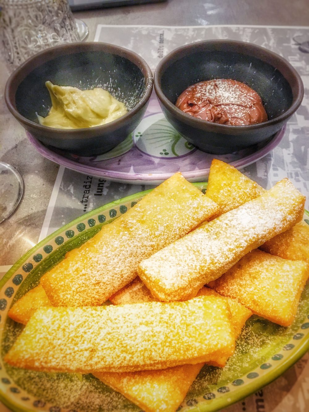 Divina Vietri - Pasta di pizza fritta con crema bianca ed al cioccolato