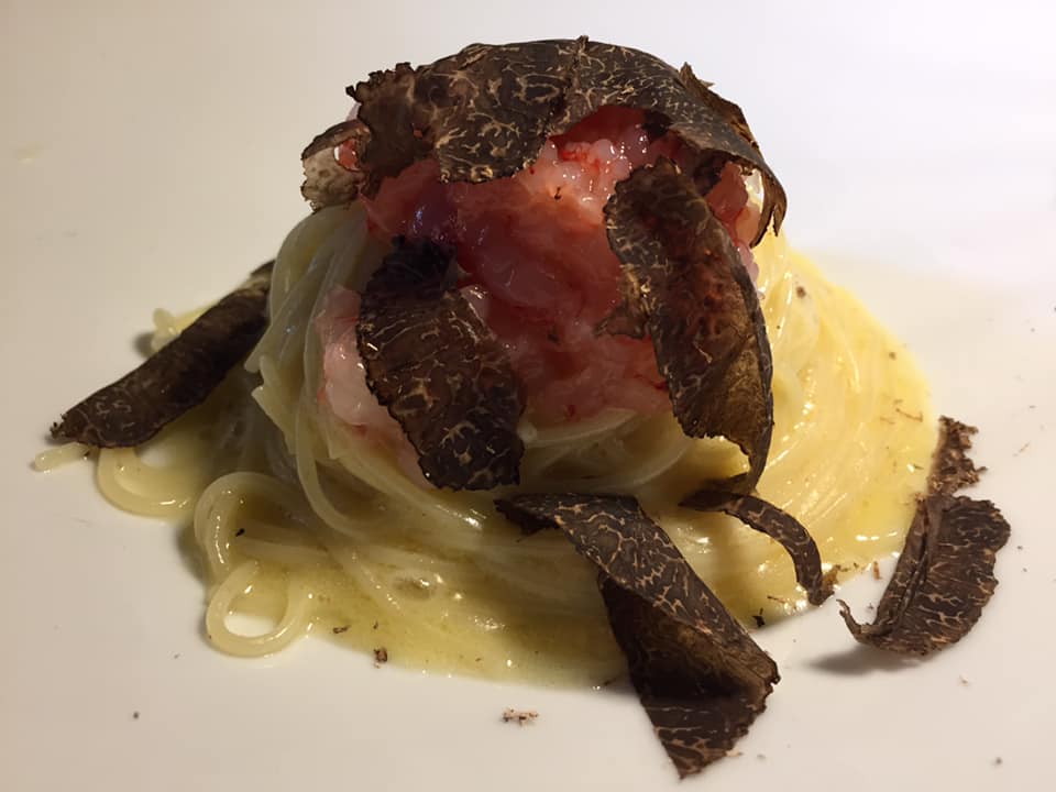 La Pergola a Paestum, capellini al burro con gamberi crudi e tartufo