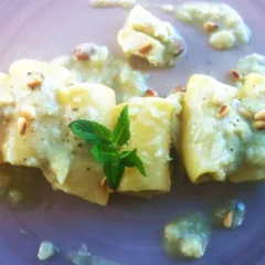 Mezzo pacchero a lenta lavorazione con genovese di baccala' e cariofi arrosto