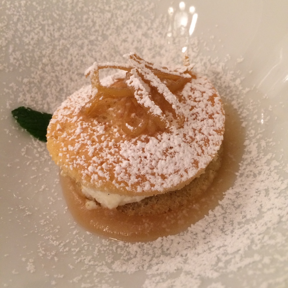 Supertuscan Balducci -biscotto alle nocciole con ricotta murgiana e pere con olio al profumo di limoni