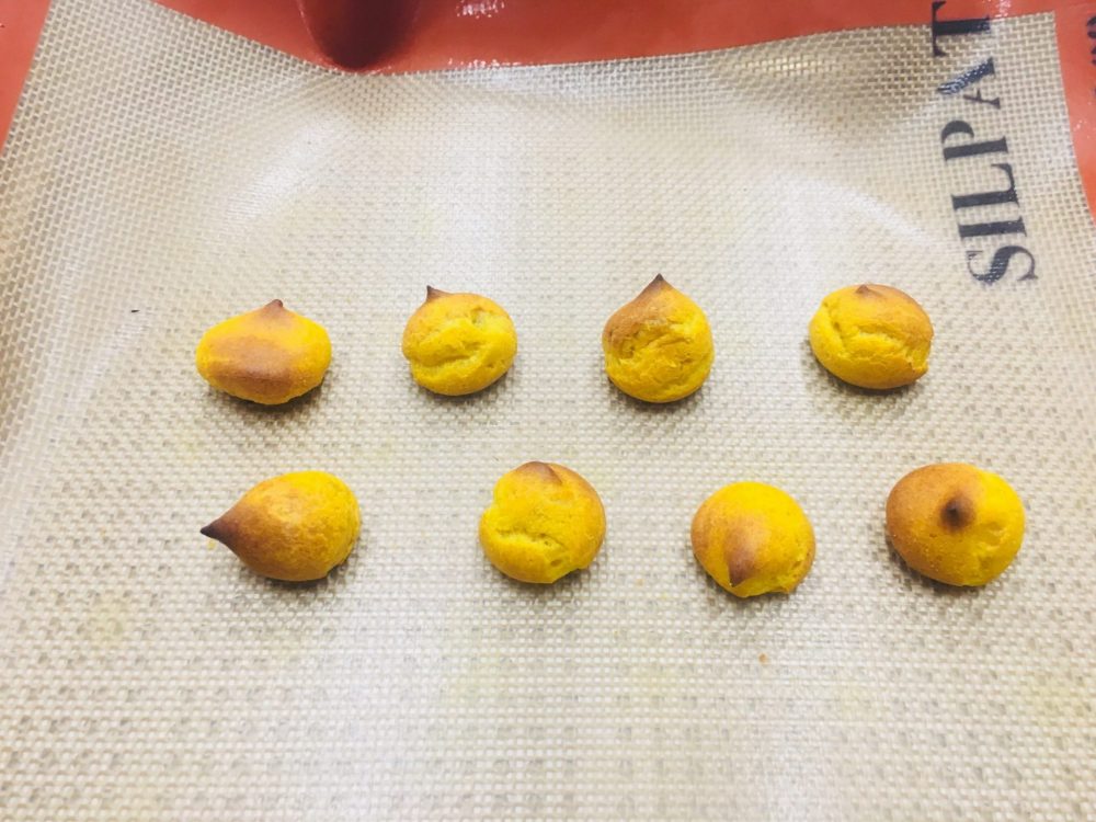 Vellutata di carote al timo con bigne’ di curcuma e yogurt greco