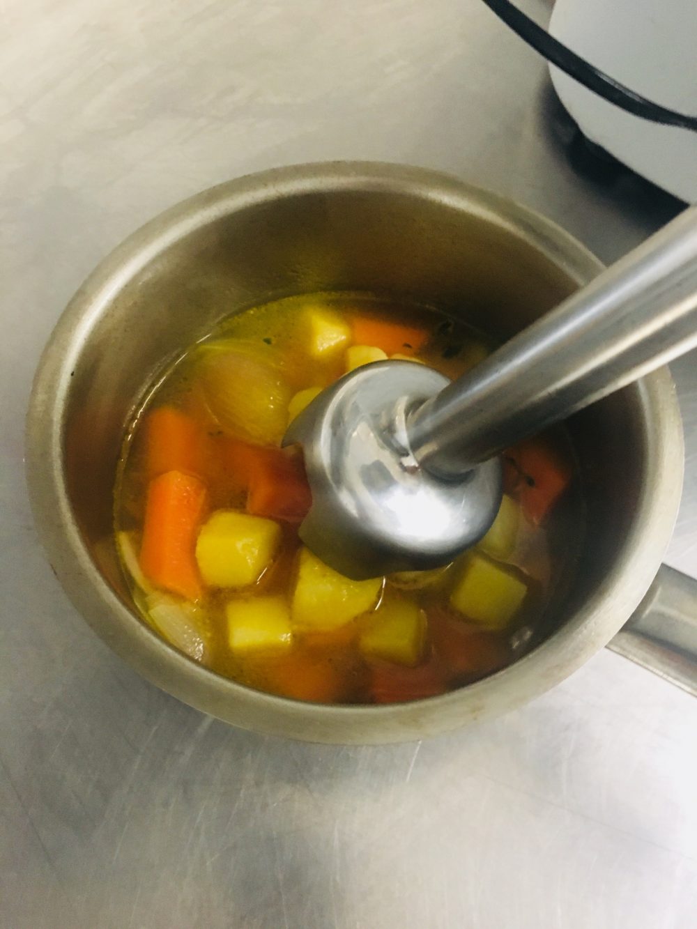 Velluatat di carote al timo con bigne’ di curcuma e yogurt greco - preparazione