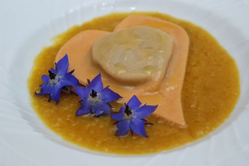 Ravioli con cuore di baccala' e patata viola