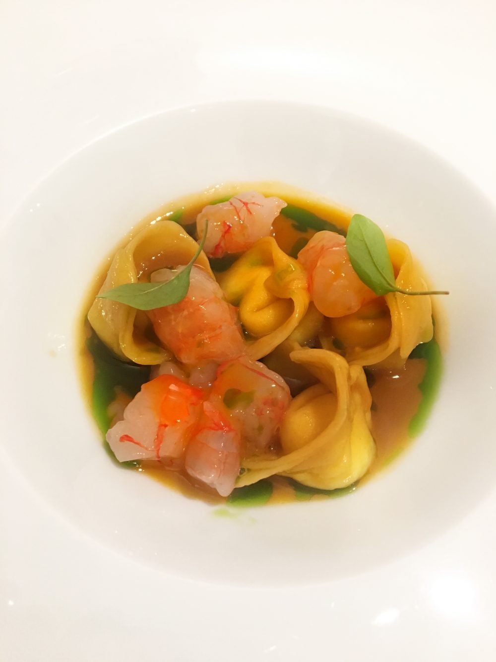 Quintessenza - tortelli di ricotta, gambero rosso di Gallipoli, bisque e moscato di Trani