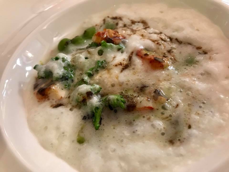 Taverna Estia, perle di farina cotta, friarielli, astice, spuma di provola ed olio al miso