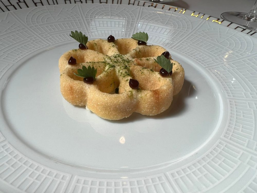 Villa Laetitia - Patata croccante, mantecato di baccala, puntarelle e emulsione di carpione all’ aglio nero