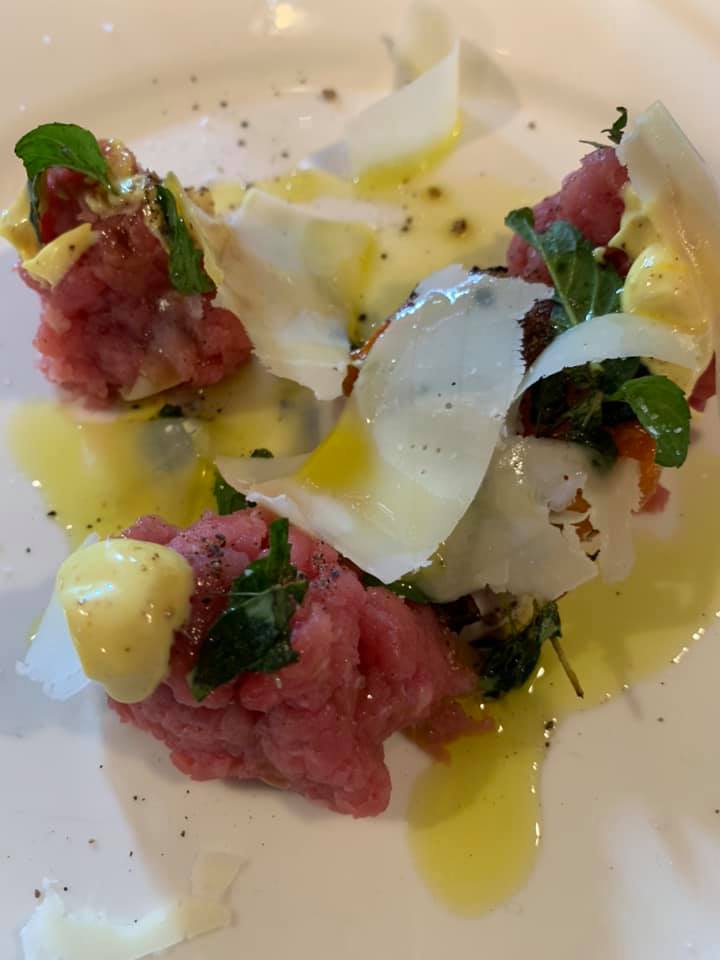 Trattoria NU, crudo di carne con maionese e scaglie di pecorino