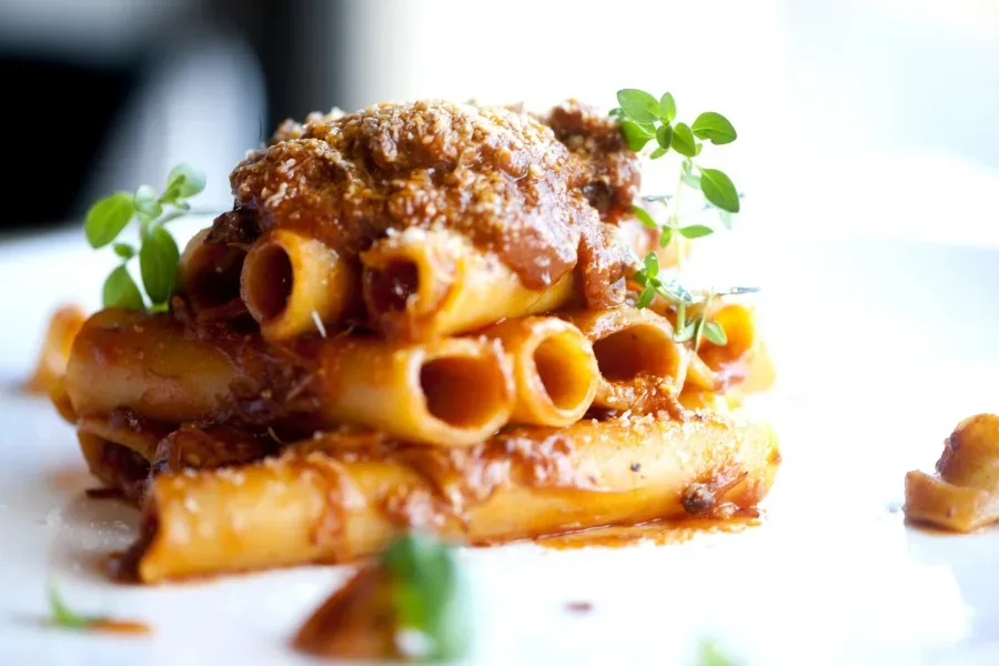 Candele spezzate al ragu' napoletano a modo nostro