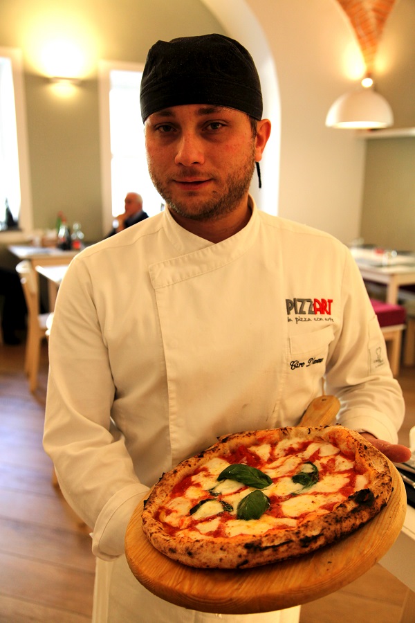 Pizzaiolo della Pizzeria Pizz’Art Ciro D’Avanzo