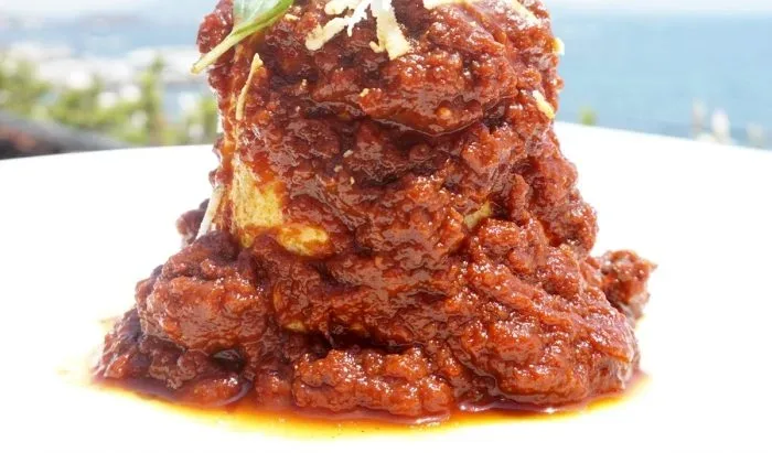 Il ragu' napoletano e il pacchero al ragu' con ricotta di bufala di Palazzo Petrucci