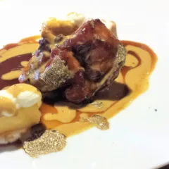 Impronta d'acqua, Coniglio al Marsala, patate fondenti, salsa la foie gras, tartufo nero
