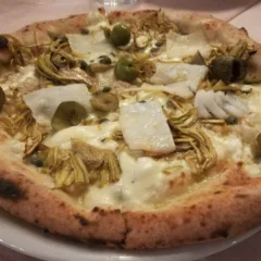 La Lanternina - La pizza con Baccala', Carciofi, Olive e Capperi