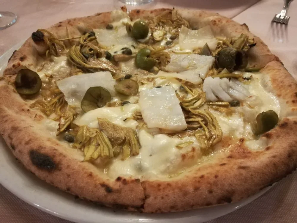 La Lanternina - La pizza con Baccala', Carciofi, Olive e Capperi