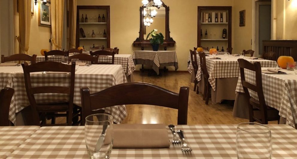 La Piazzetta, la sala con i tavoli comodi e ben distanziati