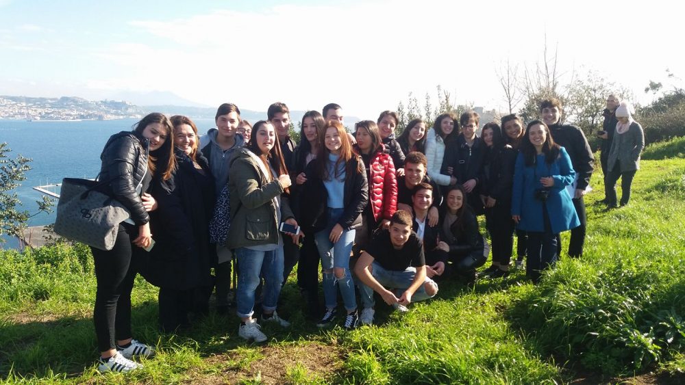 La terza B del liceo scientifico Ettore Majorana di Pozzuoli