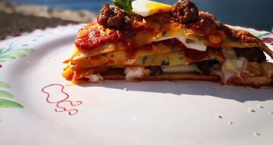Lasagna Celestina, pasta celestina al basilico con cuore di lasagna napoletana