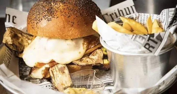 Mannaia - Panino hamburger di chianina, zucchine grigliate e provola di Agerola