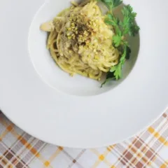Spaghetti con pesto di pistacchi e baccala'