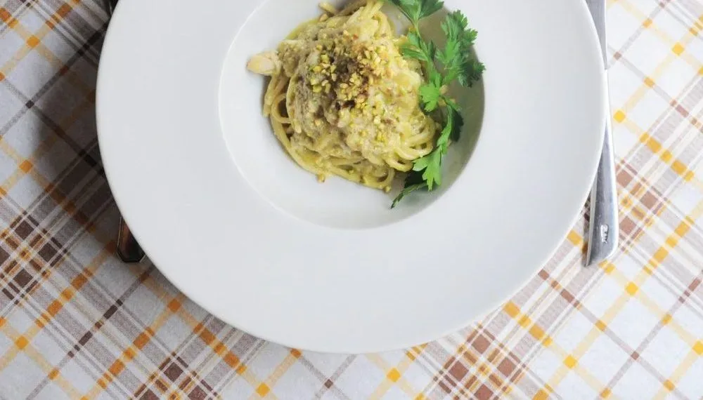 Spaghetti con pesto di pistacchi e baccala'