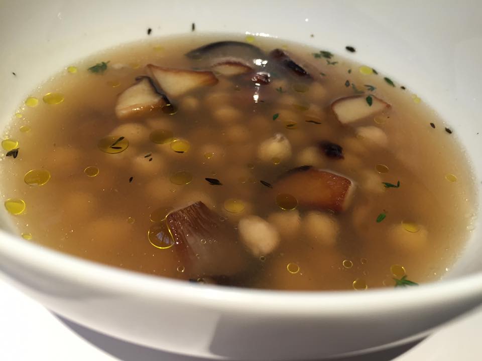 Spazio Roma, zuppa di ceci, funghi cardoncelli e castagne