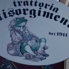 Trattoria Risorgimento, insegna datata, ma il locale e' rinnovato