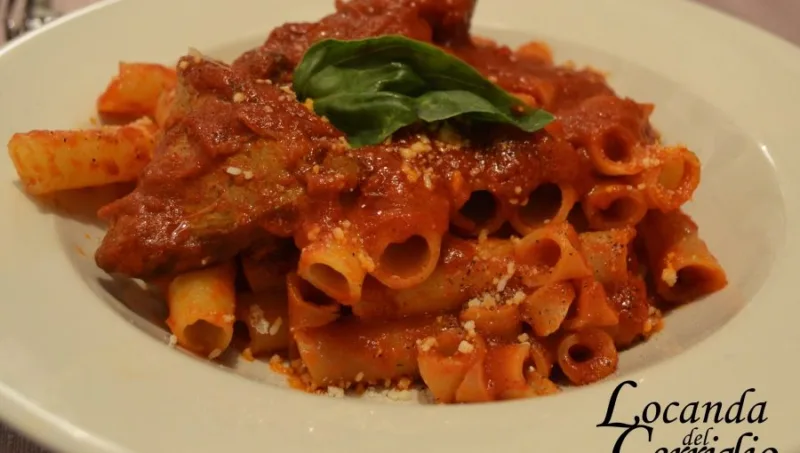 Ziti spezzati al ragu' della Locanda del Cerriglio