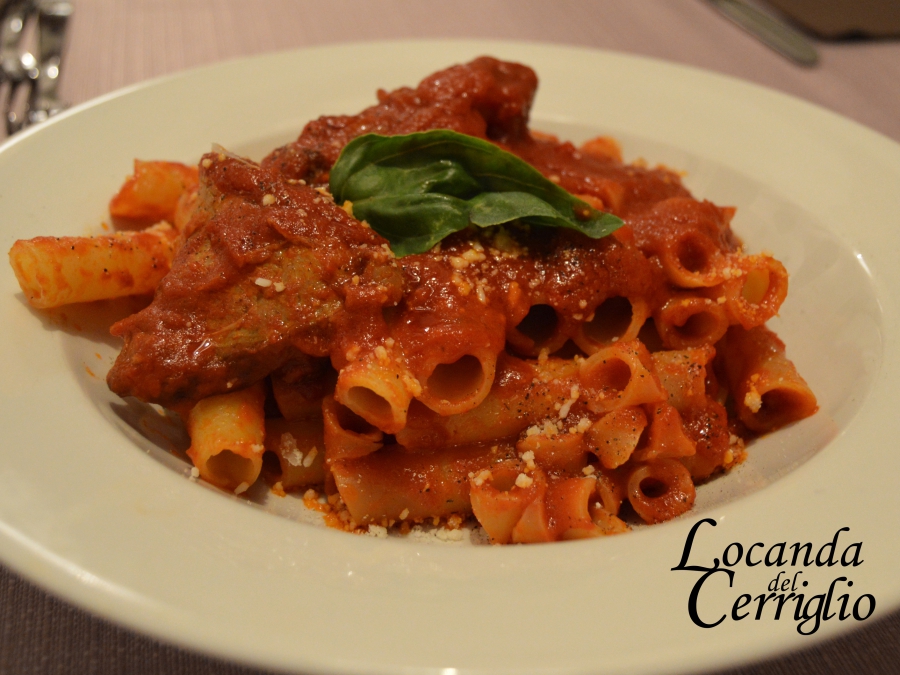 Ziti spezzati al ragu' della Locanda del Cerriglio