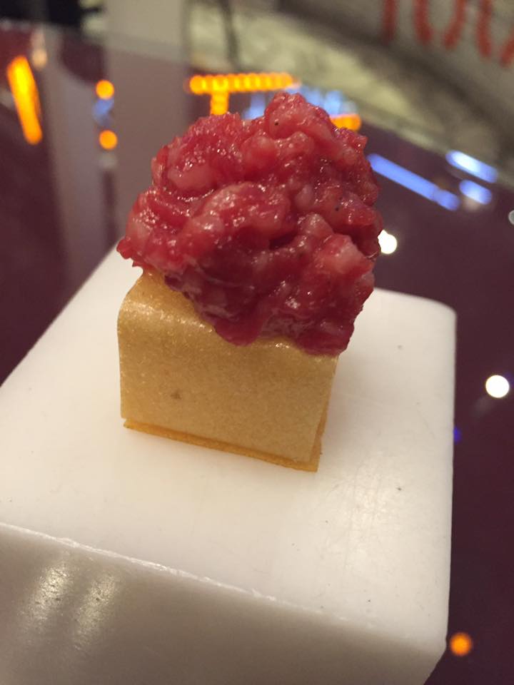 Tickets, cubo di patata con tartare di wagyu