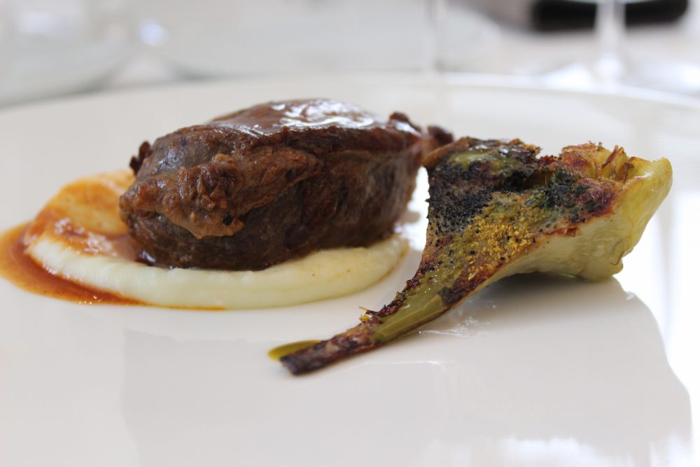 Guancetta di maialino, patate all’olio e Carciofo alla salvia