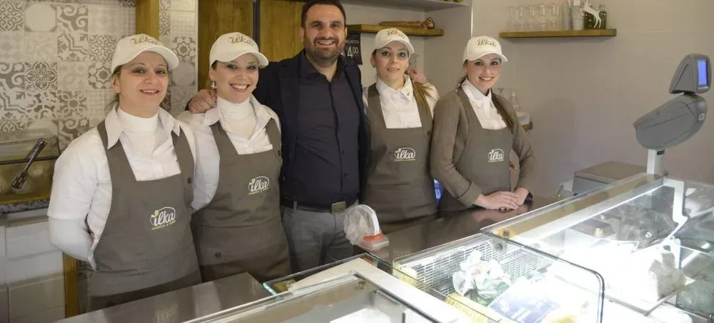 Il titolare Carlo con le sue collaboratrici