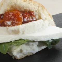 Pane, Mozzarella e Pomodoro di Rosanna Marziale