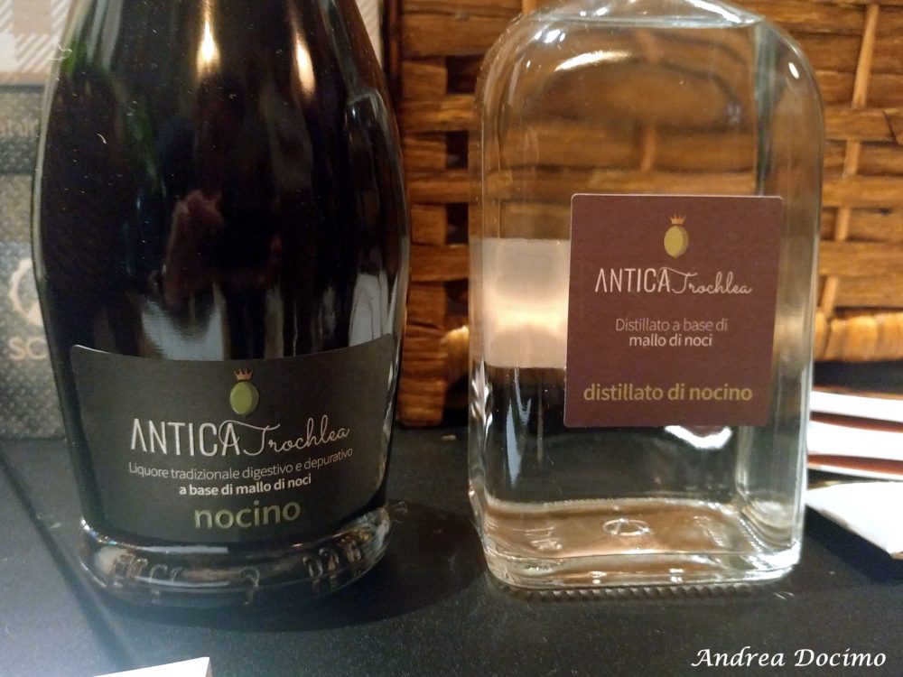 Nocino e il suo distillato di Antica Trochlea