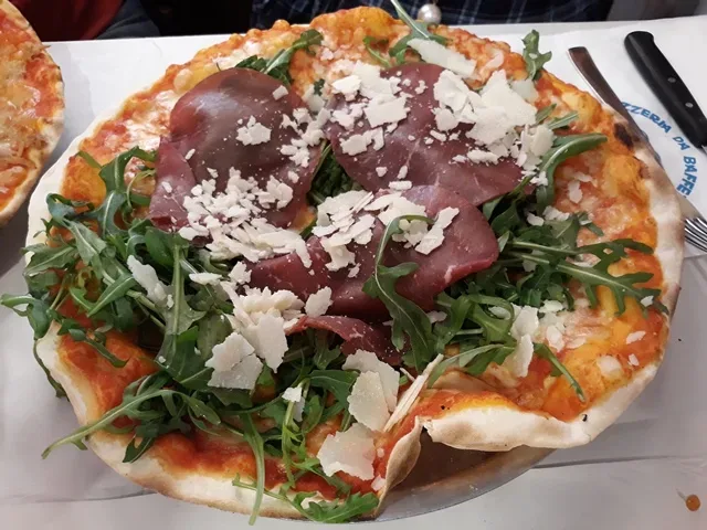 Da Baffetto, Pizza bresaola, rucola e parmigiano