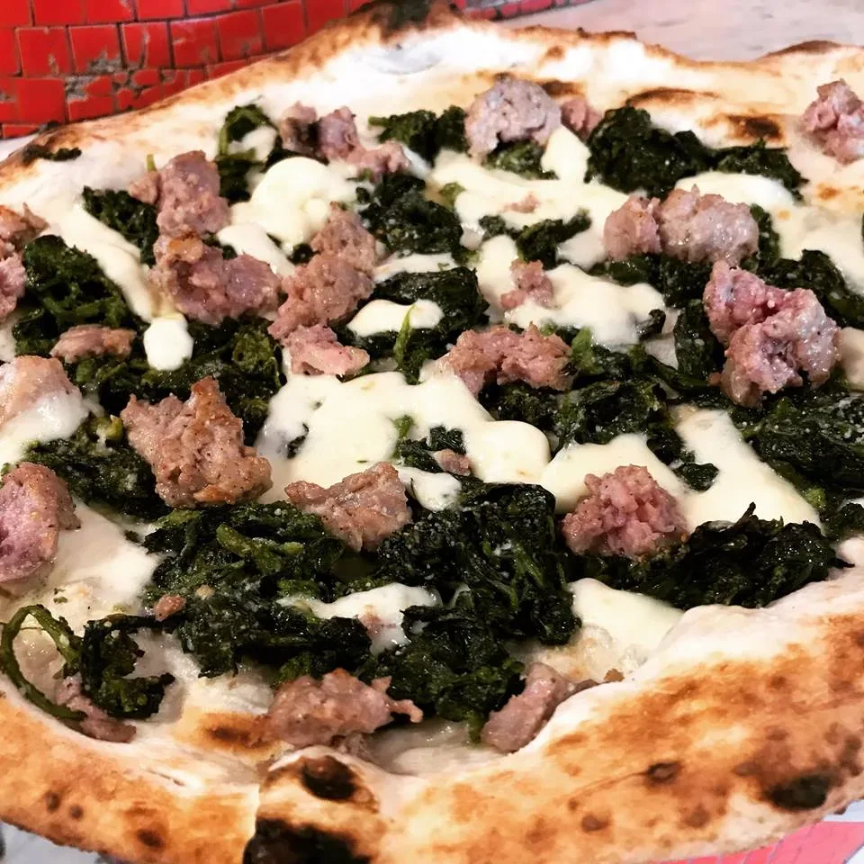 Pizza salsiccia e friarielli - Carmnella