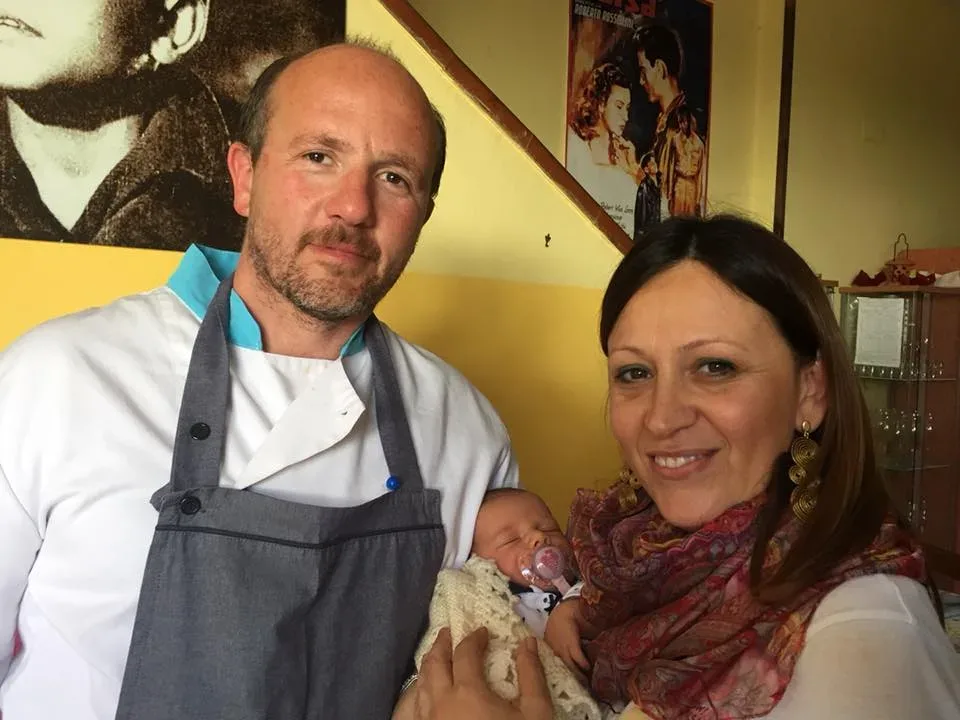Pasquale Tarallo con la moglie Saria e la piccola Veturia appena nata